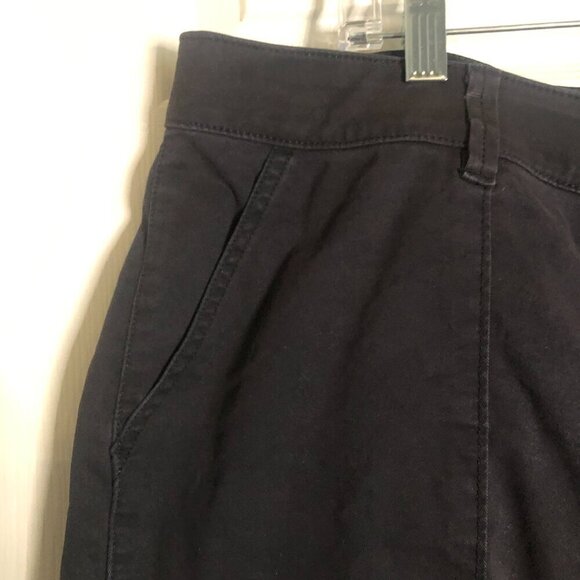 Lane Bryant black 7" roll-leg to 5" elastic waist shorts with front/back pockets - Picture 3 of 6